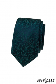 Niebieski krawat z zielonymi ozdobami