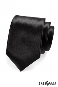 Klasyczny męski krawat w czarnym połysku