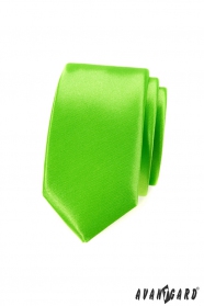 Wąski krawat zielony monochromatyczny błyszczący
