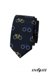 Niebieski wąski krawat, kolorowy wzór rowerowy