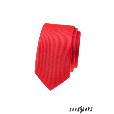 Wąski krawat w kolorze czerwonym