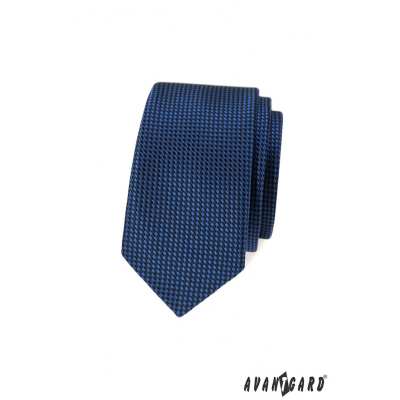 Wąski krawat w niebieskie wzory