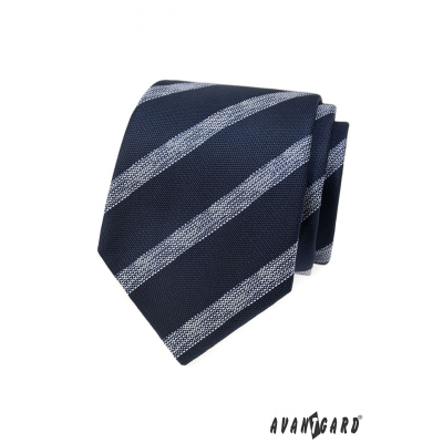 Krawat w niebieskim kolorze z białym paskiem