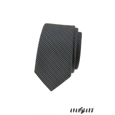 Wąski krawat w czarne paski