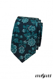 Niebieski wąski krawat z motywem kwiatów
