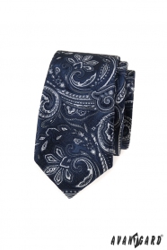 Niebieski wąski krawat z motywem paisley