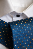 Niebieski strukturyzowany krawat w kropki - szerokość 8 cm