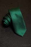 Zielony wąski krawat z cętkowanym wzorem - szerokość 6 cm