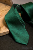 Zielony wąski krawat z cętkowanym wzorem - szerokość 6 cm